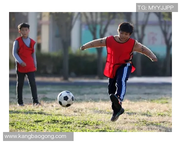 村里足球的魅力与团结力量让乡村少年追逐梦想的故事